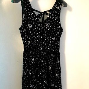 Hot Topic music notes monogram